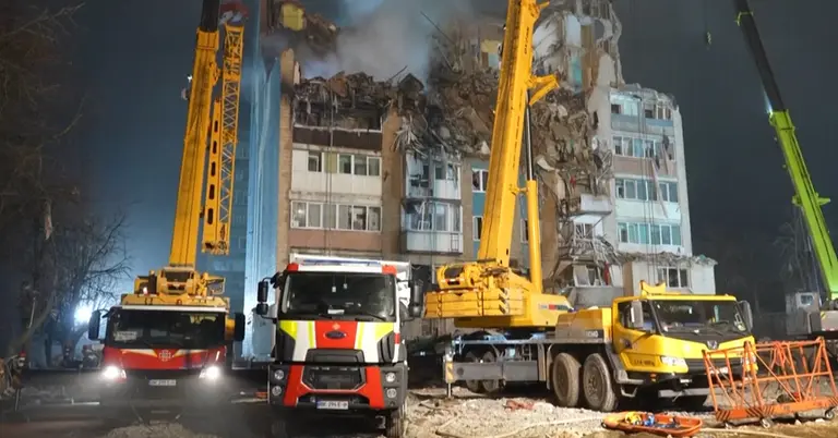 ইউক্রেনের ভবন ভাঙা হচ্ছে